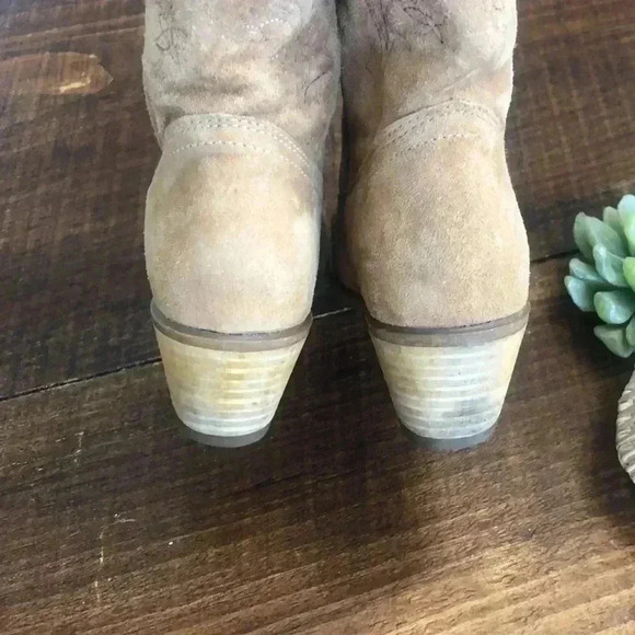 Wolverine | Vintage Embroidered Tan Leather Western Boots - Picture 5 of 11